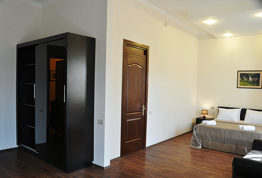 Gold Star Hotel Тбилиси Екстериор снимка